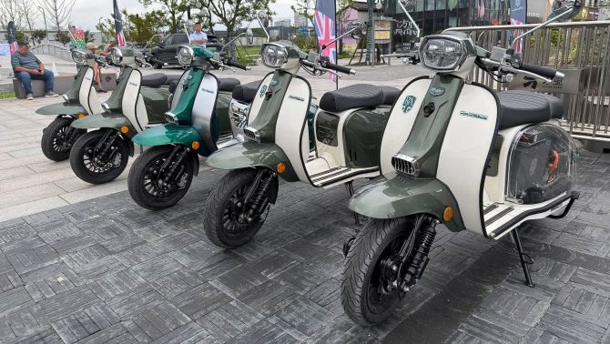 Royal Alloy Electrica ra mắt 2 xe điện GPE400P và GTE400P, thách thức Vespa
