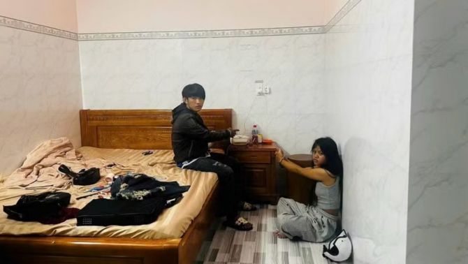 Đôi nam nữ làm chuyện đáng xấu hổ trong nhà nghỉ Hoa Hồng, công an lần ra thêm bí mật