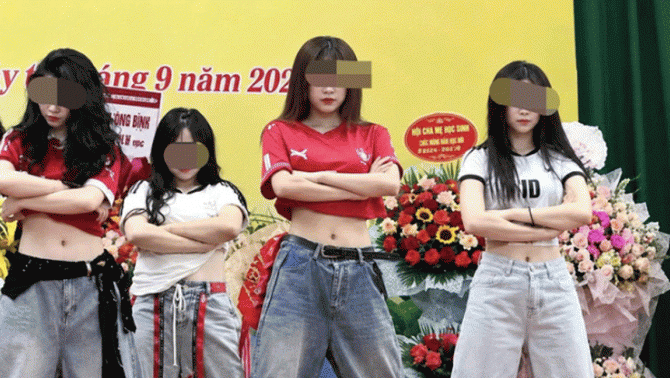 Clip học sinh mặc trang phục ‘hở hang’ nhảy tại lễ khai giảng gây tranh cãi: Hiệu trưởng nói gì?