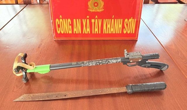 Xác định 2 thiếu niên 12 và 13 tuổi cầm dao, súng ná tự chế để ‘sống ảo’ ở Khánh Hòa