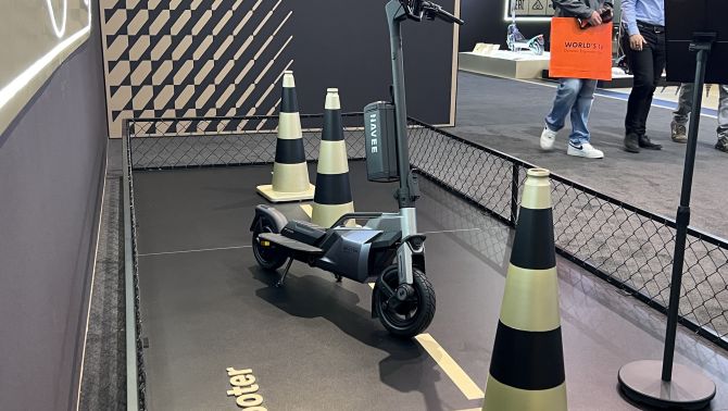 Navee RoboScooter Nexton gây sốt với AI tự cân bằng, liệu có đủ sức đấu Xiaomi và Segway?