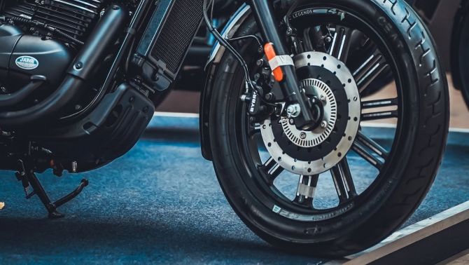 ‘Vua côn tay’ mới chính thức ra mắt giá 57 triệu đồng: Thiết kế khác biệt Honda Winner R và Exciter