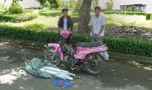 Bắt 2 đối tượng đến khu hành chính tỉnh Hậu Giang để làm điều đáng xấu hổ
