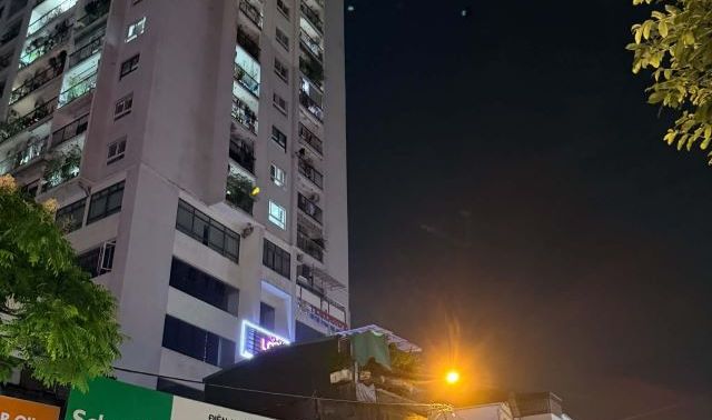 Nhân chứng kể tiếng động lạ vụ nữ sinh lớp 11 tử vong sau khi rơi từ tầng cao chung cư ở Hà Nội
