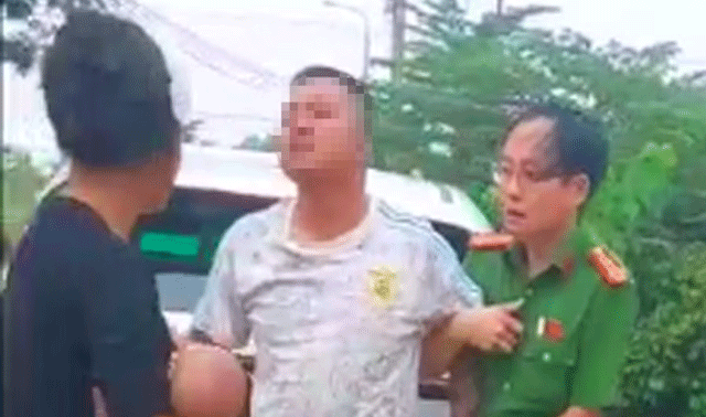 Nguồn cơn vụ người đàn ông ngang nhiên cầm dao rượt đuổi người trên đường bị cảnh sát 113 phát hiện