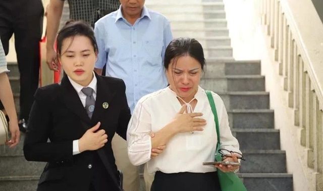 Phán quyết bất ngờ vụ cựu Hiệu trưởng Trường THCS Ba Đình lạm thu dạy thêm, nữ hiệu trưởng nhiều lần khóc tại tòa