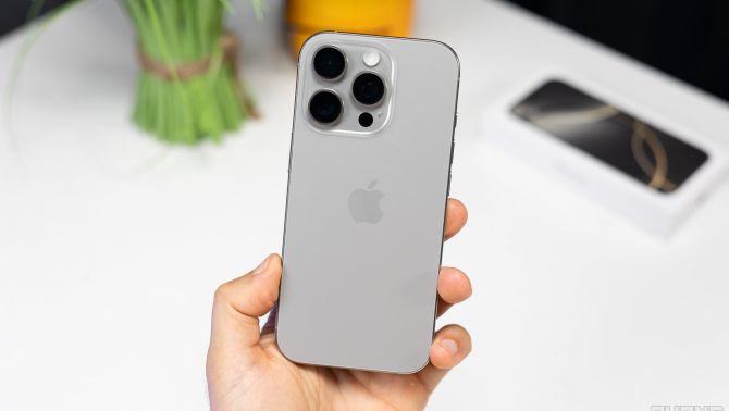 Đây là iPhone Pro Titan xịn chẳng kém iPhone 18 Pro nhiều nhưng giá đang rẻ hơn tới cả nửa