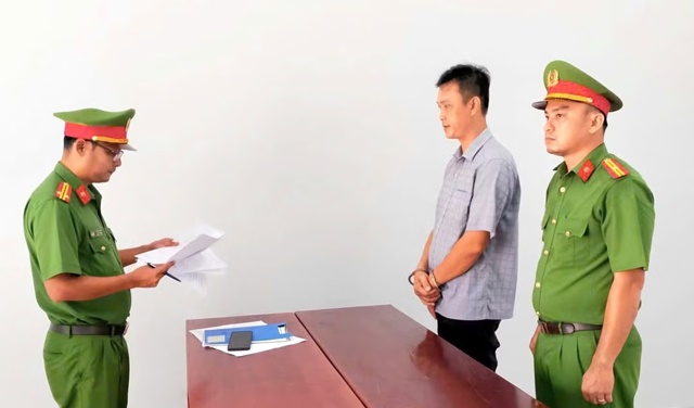 Người phụ nữ ở Vĩnh Long khốn đốn sau khi bị ‘người tình’ phát tán hàng loạt clip riêng tư, hé lộ nguồn cơn