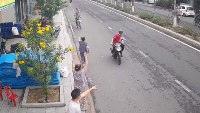 Hai khách nước ngoài giả vờ mua vàng rồi cướp ở Đắk Lắk, lộ chiêu trò tinh vi