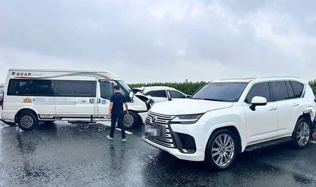 Xe Lexus có dấu hiệu tội phạm trước vụ chặn đầu xe, gây tai nạn liên hoàn trên Cao tốc Pháp Vân - Cầu Giẽ - Ninh Bình