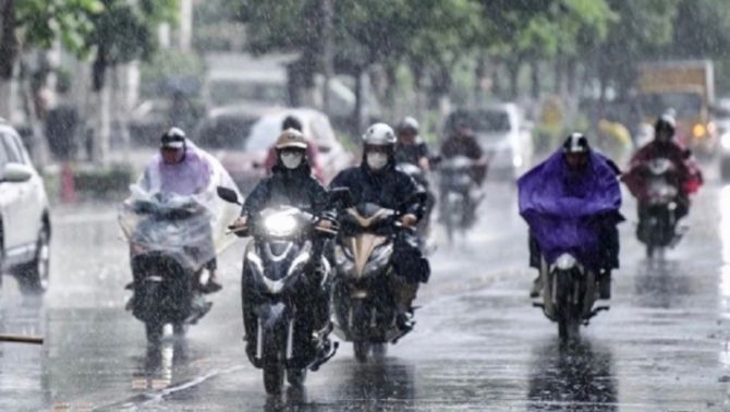 Thời tiết Hà Nội ngày 16/9: Mưa dông kèm ngập úng trên diện rộng, chi tiết các vùng chịu ảnh hưởng!