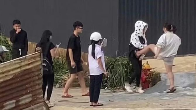 Nguyên nhân nữ sinh lớp 7 bị ‘đàn chị’ đánh rồi quay clip đăng lên mạng, công an chính thức vào cuộc