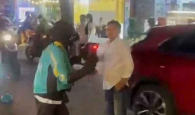 Xôn xao clip nam hành khách đánh tài xế xe ôm công nghệ ở TPHCM, công an vào cuộc