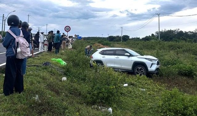 Làm rõ nguyên nhân vụ va chạm giữa xe máy và ô tô khiến 2 người thương vong ở Quảng Ngãi
