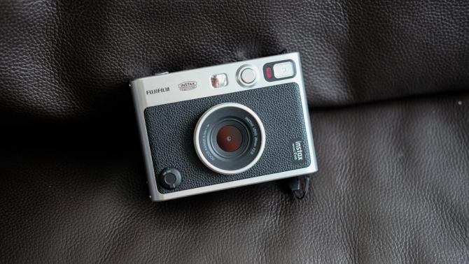 Cơn sốt máy ảnh Fujifilm Instax Mini Evo: Phong cách Retro kết hợp hiện đại đốn tim giới trẻ