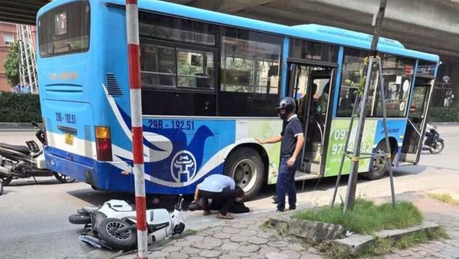 Hà Nội: Cô gái bị cuốn vào gầm xe buýt trên đường Phạm Hùng, lộ nguyên nhân ban đầu