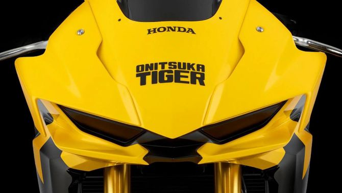 Honda kết hợp Onitsuka Tiger, CB750 Hornet hóa mãnh hổ vàng đen cực chất