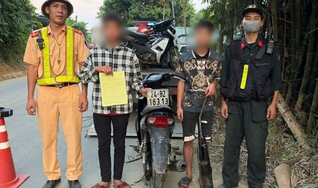 Danh tính nam sinh 15 tuổi lái xe không biển số ‘thông chốt’ ở Lào Cai