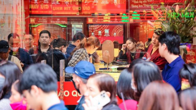 Bảng giá vàng hôm nay 24/9: Vàng SJC và vàng 9999 lao dốc không phanh, lực bán át hoàn toàn lực mua!