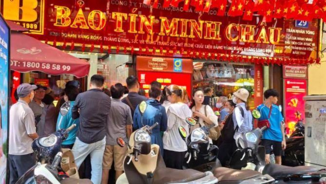 Bảng giá vàng hôm nay 25/9: Vàng SJC và vàng 9999 ngược dòng tăng nhanh, vẫn còn dư địa lợi nhuận?