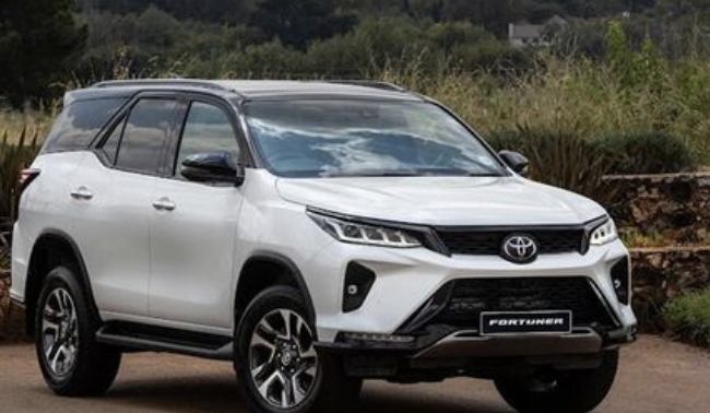 Toyota Fortuner thế hệ mới lộ diện trên đường phố: Nâng cấp mạnh, Ford Everest và CX-8 ‘toát mồ hôi’