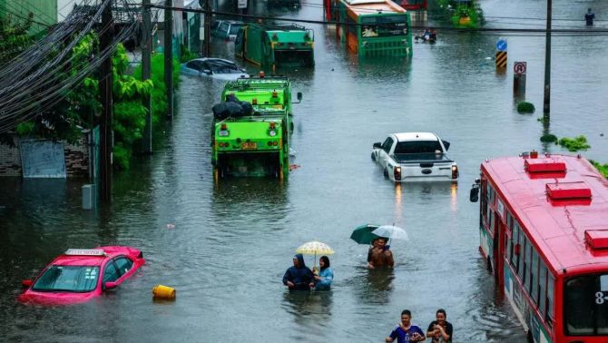 Toàn cảnh ngập lụt ở Bangkok: Lượng mưa gần gấp đôi mức trung bình, trường học đóng cửa