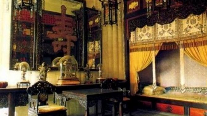 Tử Cấm Thành rộng đến mức đi cả ngày không hết nhưng vì sao phòng ngủ hoàng đế chỉ có 10m2?