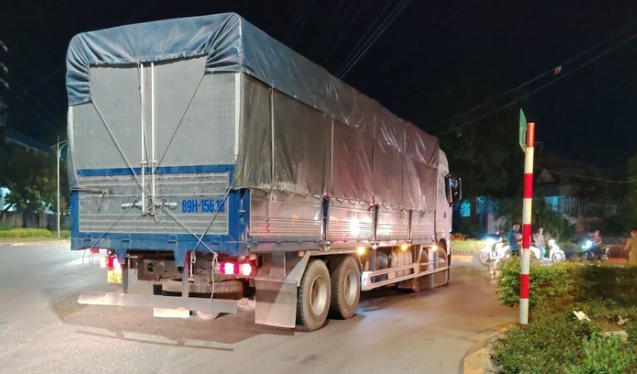 Vụ tai nạn giữa xe tải và xe máy ở Hưng yên: Bé trai 9 tuổi không qua khỏi, người mẹ bị thương nặng