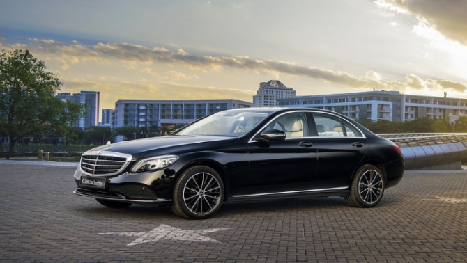 Mercedes-Benz triệu hồi bổ sung 858 xe tại Việt Nam vì lỗi khóa cửa, có cả C200 và C300