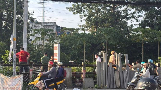 TPHCM: Người đàn ông tử vong sau va chạm với tàu hỏa, hé lộ danh tính ban đầu