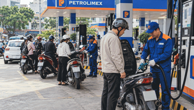 Cập nhật giá xăng dầu hôm nay 2/10 mới nhất: Tăng 5 phiên liên tiếp? 1 loại xăng dự báo tăng gần 2.000/lít