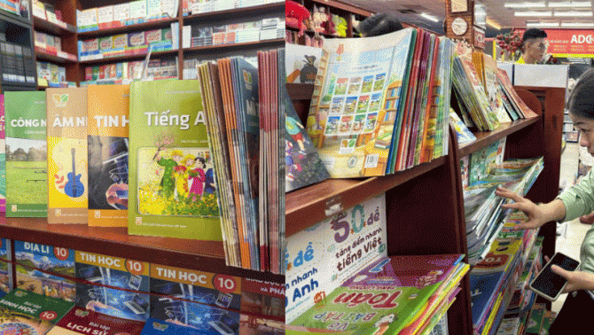Bộ GD&ĐT thông tin việc chuẩn bị bộ sách giáo khoa mới từ lớp 1 đến lớp 12, khi nào đưa vào sử dụng?