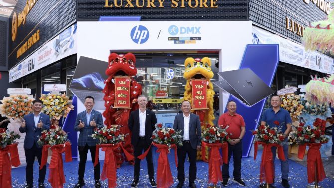 HP Việt Nam hợp tác với Điện Máy Xanh mở rộng không gian trải nghiệm Shop-In-Shop tại TP.HCM