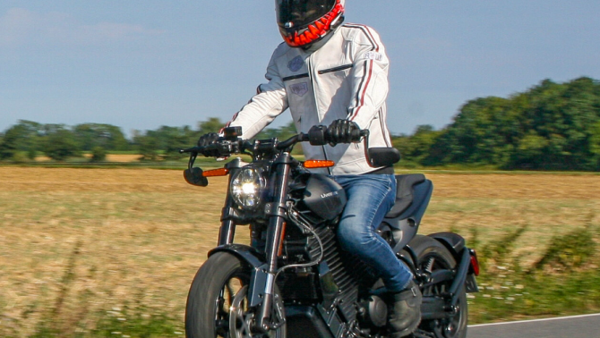 LiveWire S2 Alpinista: Mô tô điện 'nhẹ như 125cc' nhưng sức mạnh lên tới 86 mã lực!