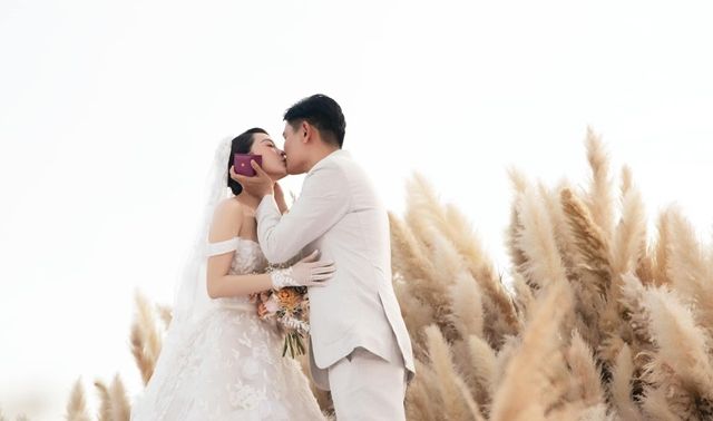 Từ cô bé phụ mẹ bán cơm, ở nhà thuê lụp xụp đến mỹ nhân Vbiz có cuộc hôn nhân kín tiếng bên Phó TGĐ công ty dệt may