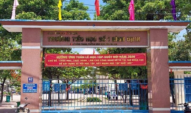 Tố giáo viên bắt học sinh làm hơn 10 trang bài tập mỗi tối, sự thật khiến công an phải vào cuộc