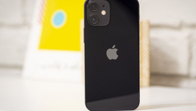 Đây là iPhone Mini có 5G, màn OLED rẻ nhất Việt Nam, xịn hơn iPhone 16e, giá rẻ bằng 1/3 iPhone 17e