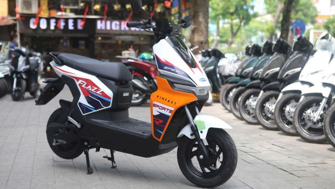 Chọn VinFast Flazz Max, người trẻ thêm phong cách, tự tin đến trường