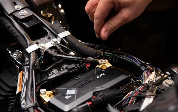 Ắc quy Lithium cho xe máy: Món nâng cấp 'ngon – bổ' hay rủi ro cháy nổ tiềm ẩn?