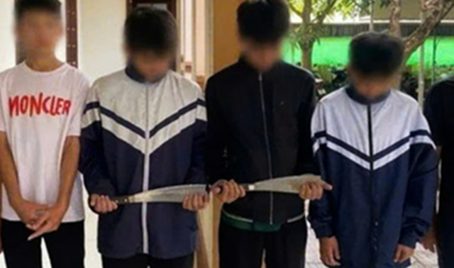 2 nhóm học sinh lớp 8 ở Hà Tĩnh mang dao phay đến trường, hẹn giải quyết mâu thuẫn trên sân bóng