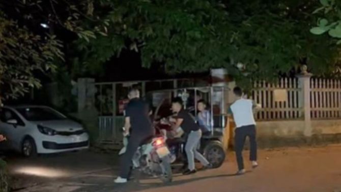 Chở theo trẻ nhỏ trên xe ba gác không biển số, Phúc 'què' bị bắt cùng túi heroin ở Lào Cai