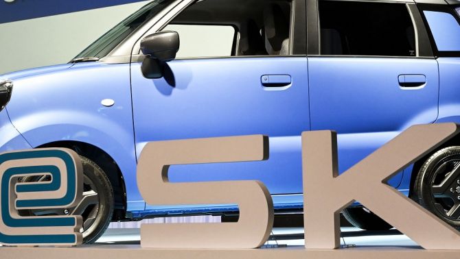 Suzuki chính thức ra mắt ‘ô tô quốc dân’ mới giá 350 triệu đồng: Rẻ hơn cả Kia Morning và Grand i10