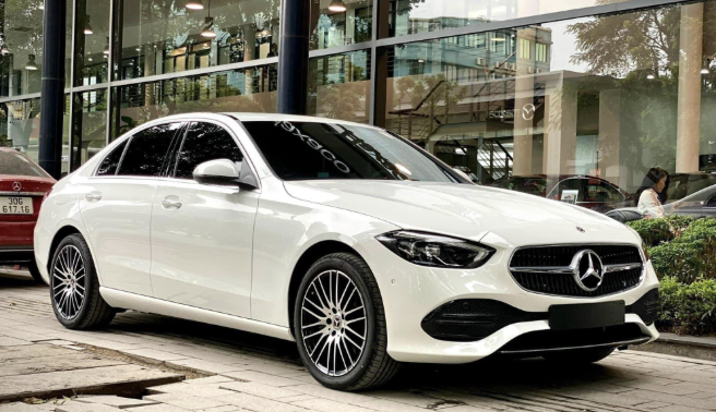 Giá xe Mercedes-Benz tháng 10/2026: C-Class, E-Class, GLC và loạt xe sang Đức
