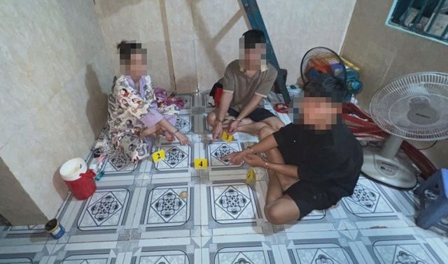 Công an kiểm tra phòng trọ, bắt quả tang các đối tượng sử dụng trái phép chất ma túy