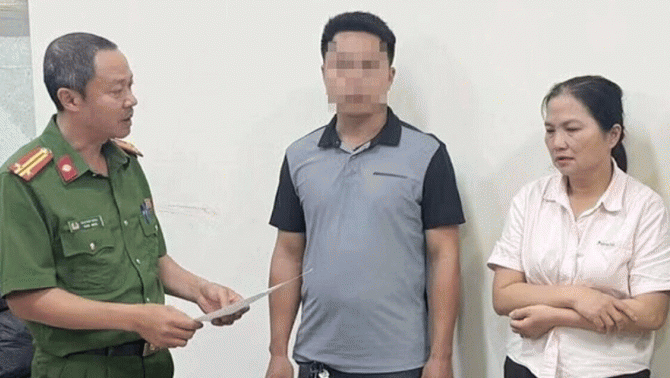 Hà Nội: Diễn biến nóng vụ người phụ nữ đặt giường, chuồng chó ở ngõ chung để cản trở xây dựng