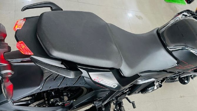 ‘Vua côn tay’ mới chính thức về đại lý giá 43 triệu đồng: Có phanh ABS 2 kênh xịn hơn Honda Winner R