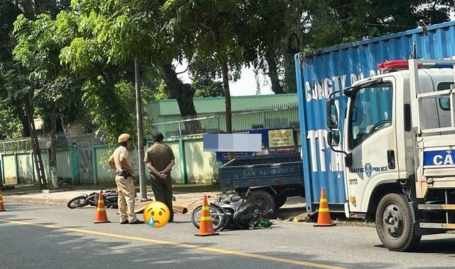Nghe thấy tiếng động mạnh, người dân bàng hoàng phát hiện 2 cha con thương vong sau va chạm với xe ba gác