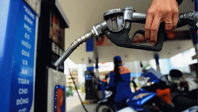 Cập nhật giá xăng dầu tối nay 15/10 mới nhất: Xăng E5, xăng E10 vừa giảm khó tin, dầu tăng mạnh