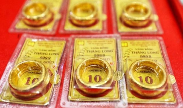 Cập nhật giá vàng chiều nay 16/10: Giảm gần 8,5 triệu/lượng so với tháng trước, giá vàng nhẫn BTMC lỗ cao nhất