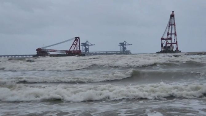 Tin bão mới nhất: Biển Đông có gió giật cấp 8, chuyên gia nhận định bất ngờ về bão cuối tháng 10